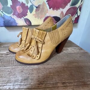 Stylish Tan Leather Heeled Loafers